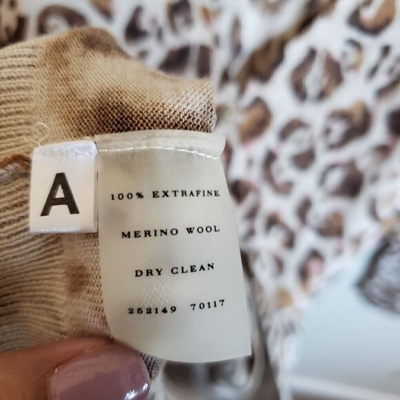 Ann Taylor Leopard Print Cardigan 100% Extra Fine Merino Wool Sweater Size Small - Picture 9 of 9